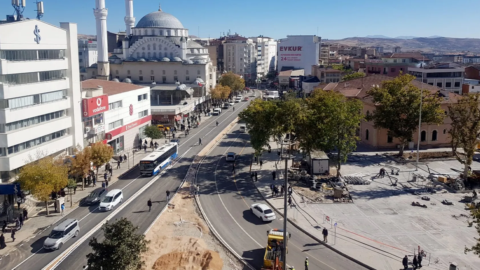 Altyapı çalışmaları bitti Gazi Caddesi trafiğe açıldı