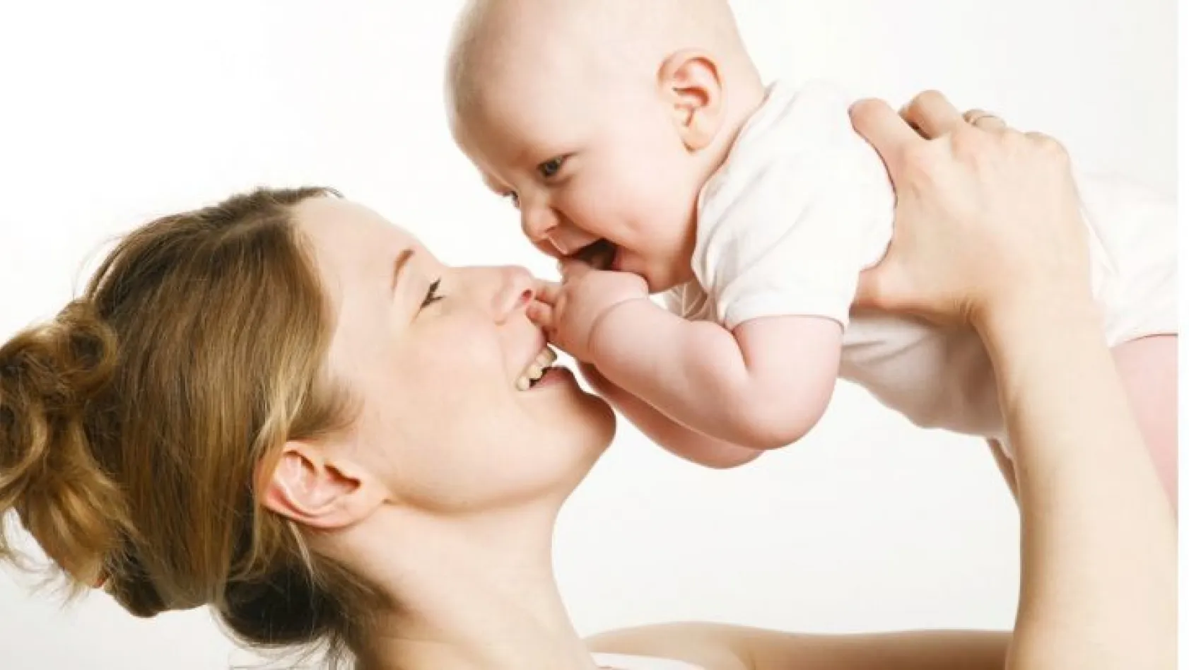 Anne sütü bebeklerin ilk aşısı