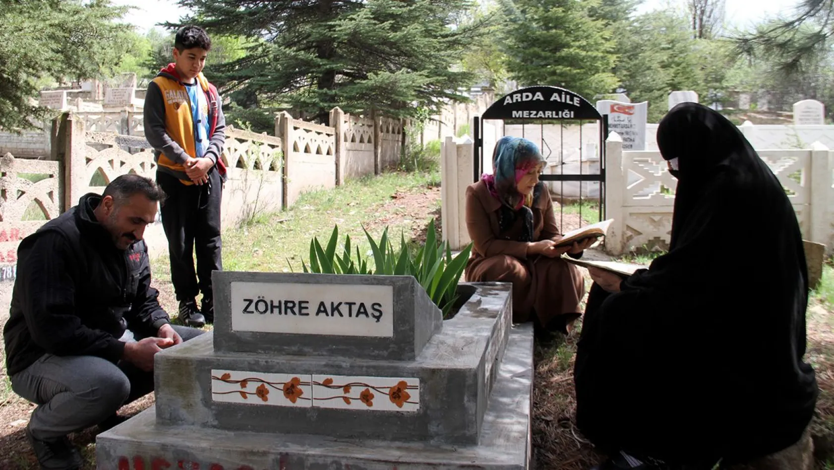 Arefe günü mezarlıklar ziyaret edildi