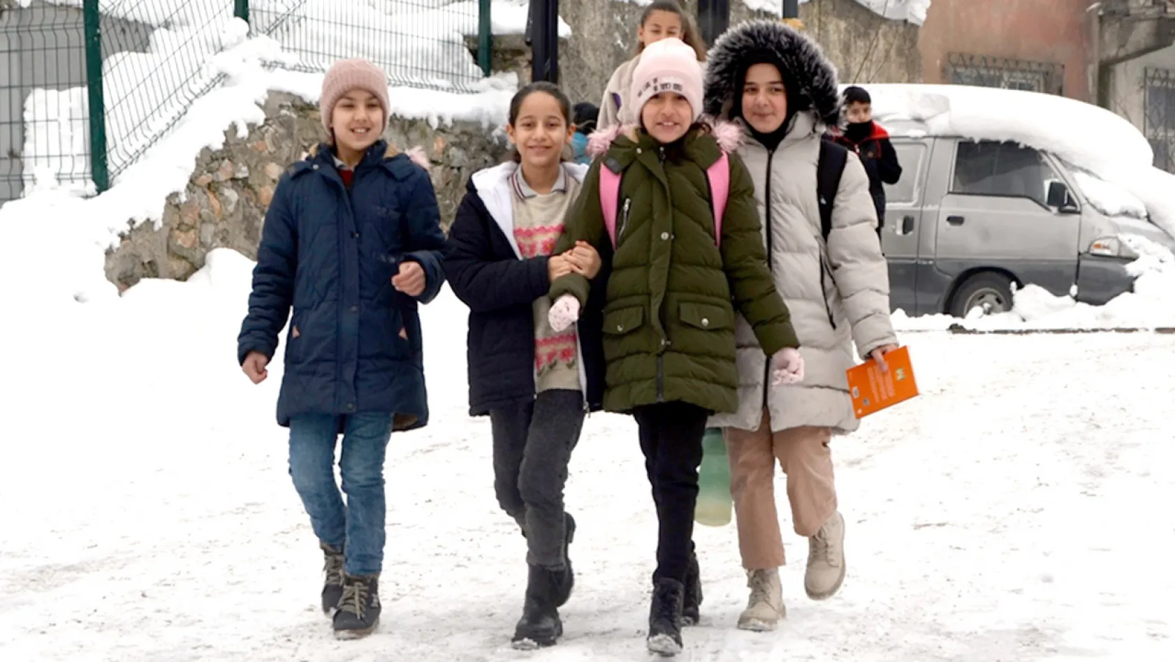 Arıcak'ta okullara kar tatili