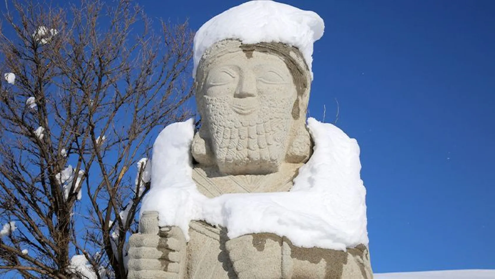 Arslantepe Höyüğü'ndeki kral Tarhunza'ya kardan pelerin