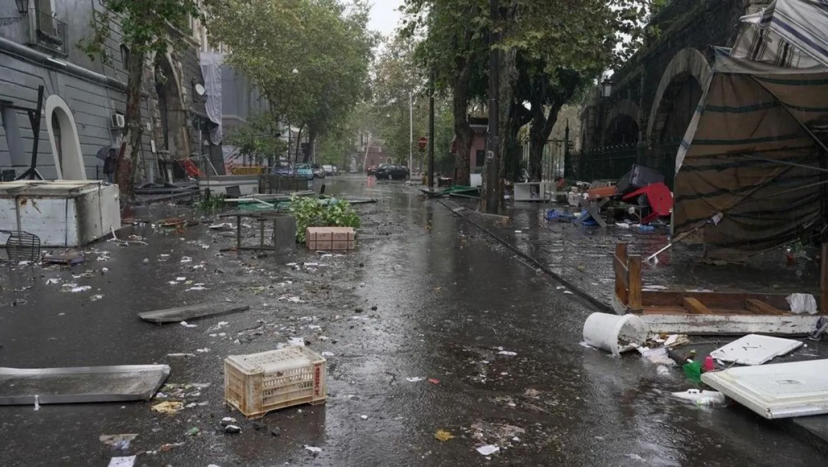 Avrupa'yı şiddetli fırtına vurdu: 13 ölü