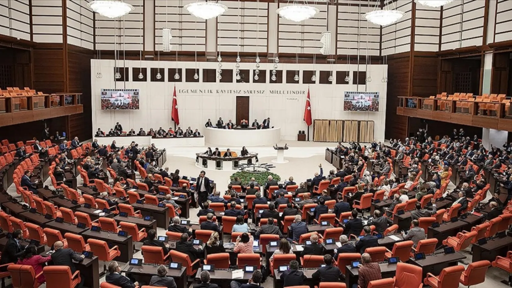 Azerbaycan tezkeresi Meclis'te