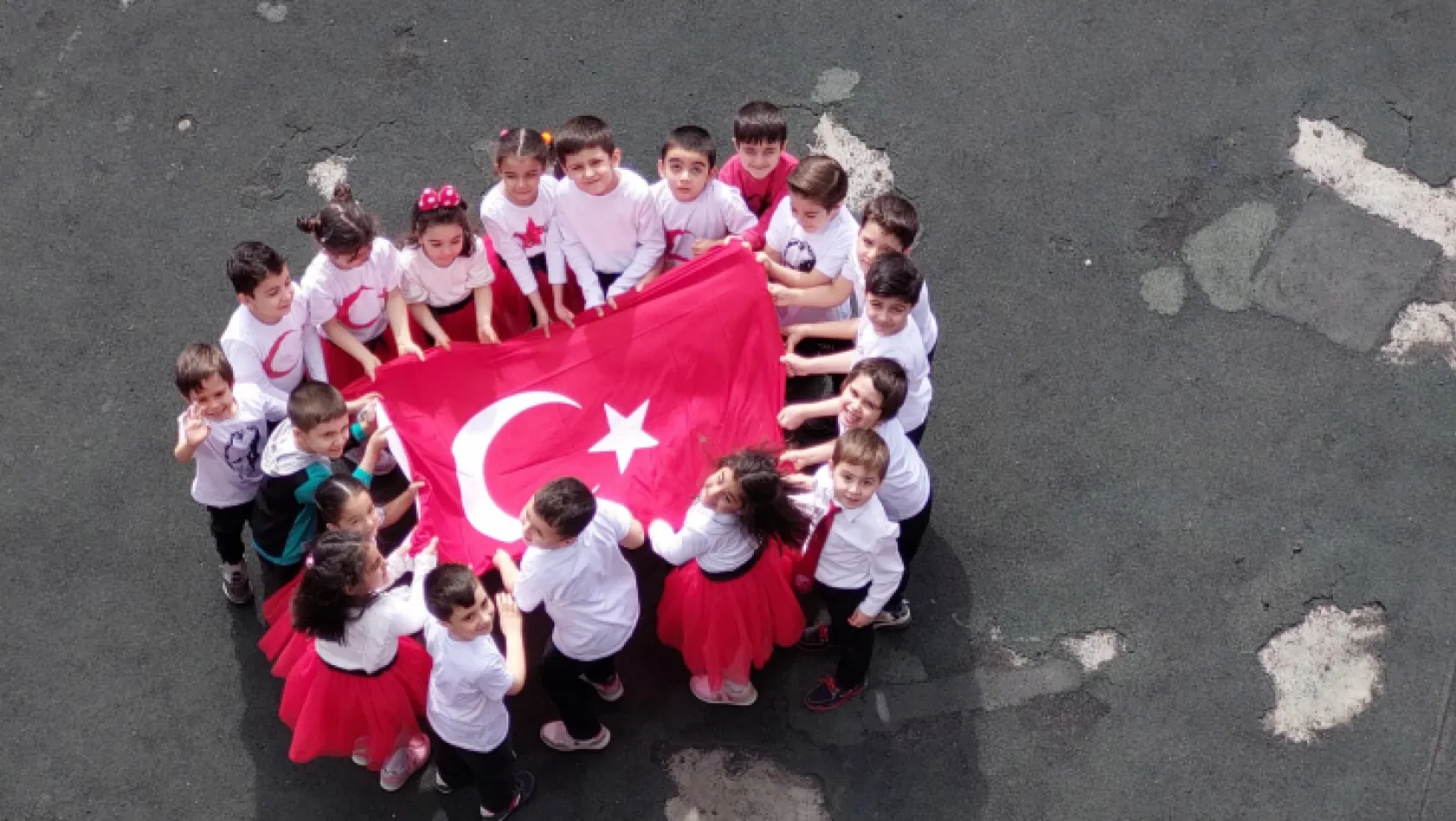 Bahçeşehir Koleji 23 Nisan'ı coşkuyla kutladı
