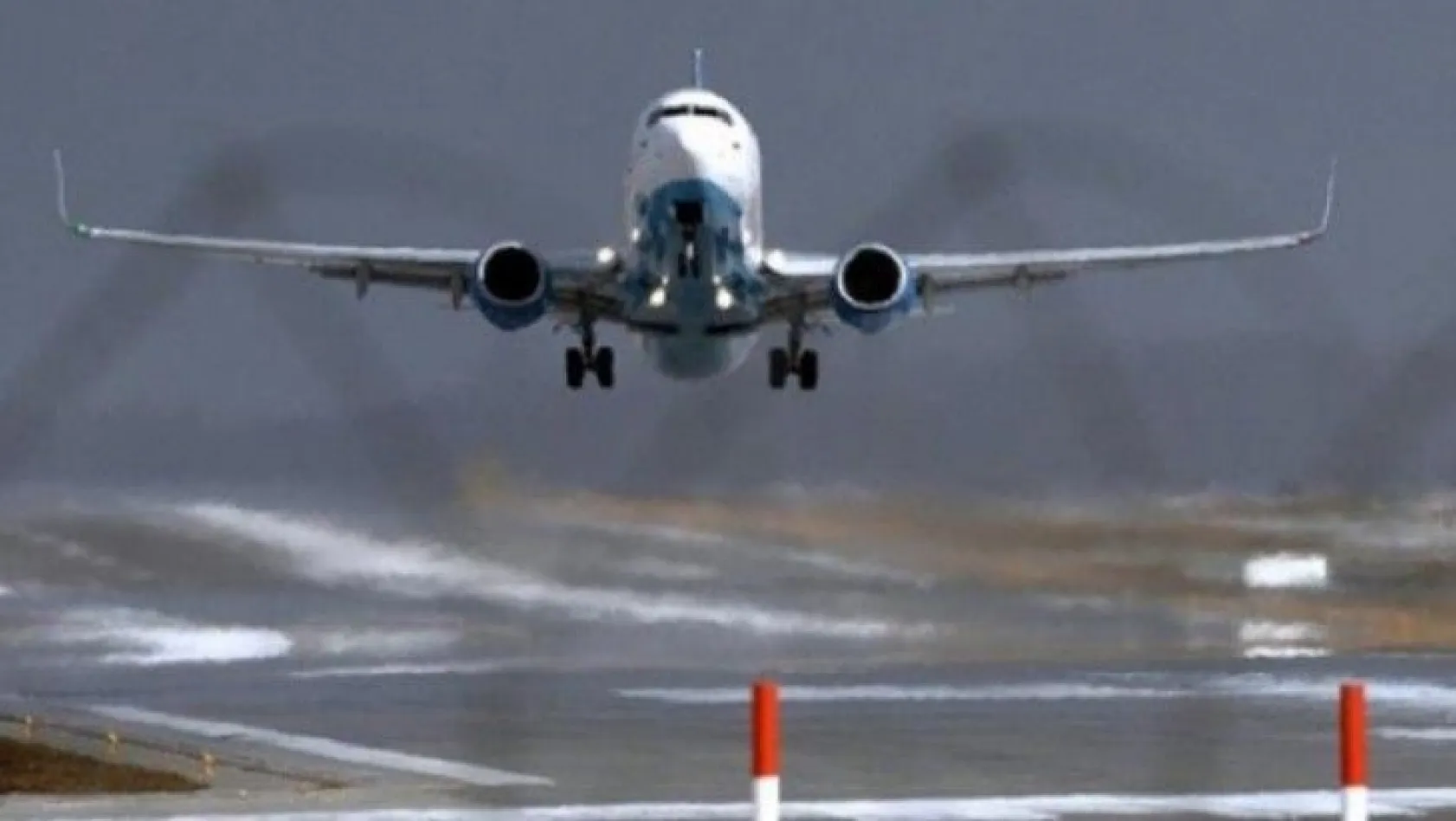 Bakanın uçağı arızalandı Malatya'ya acil iniş yaptı