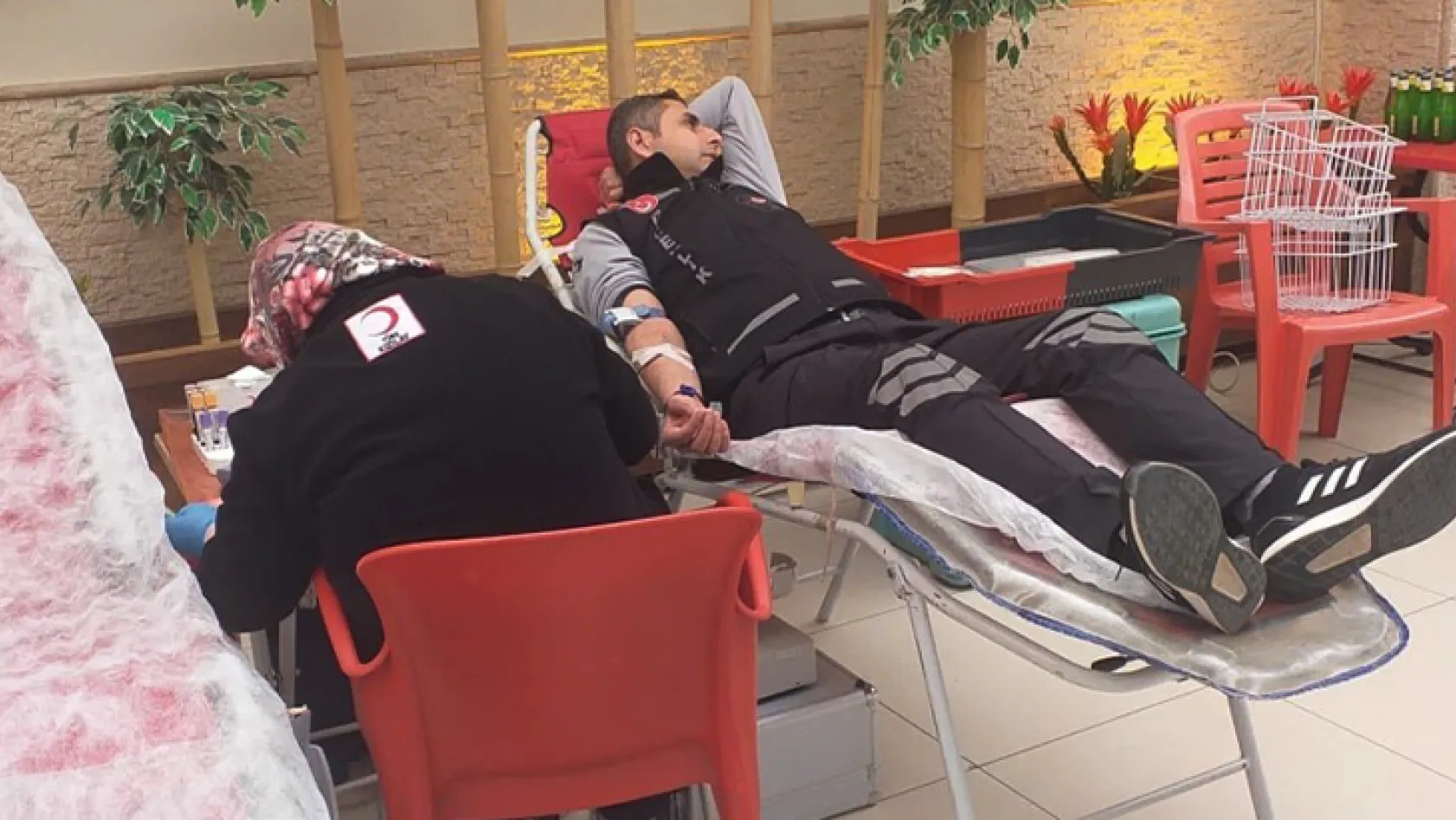 Belediye personelinden kan bağışına destek