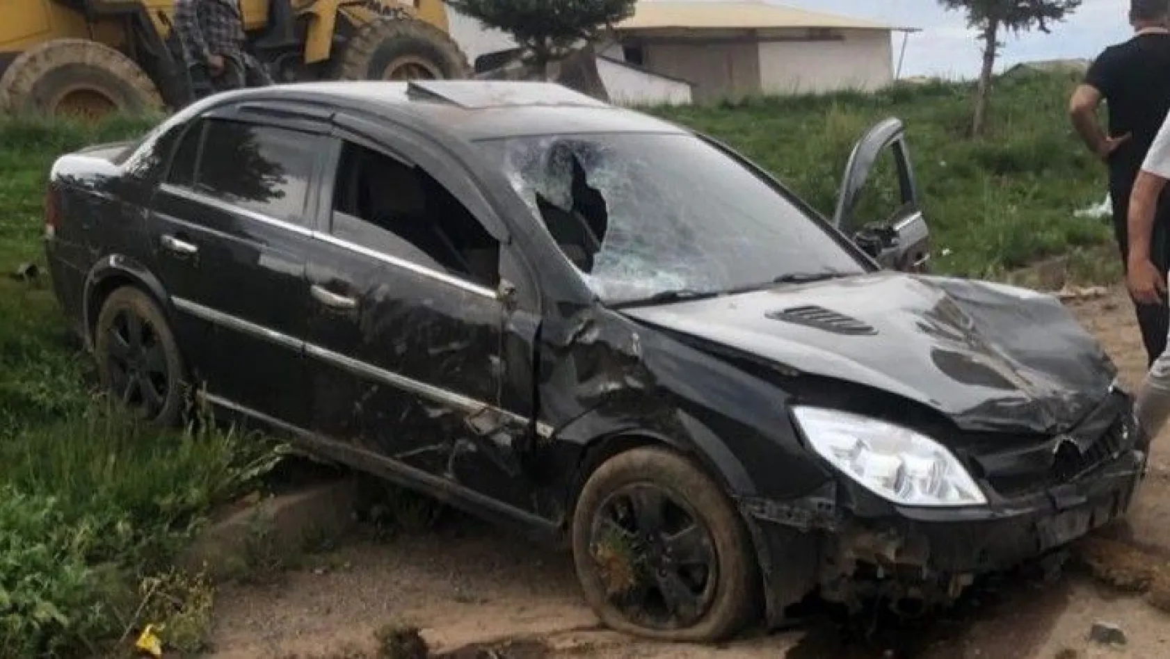 Bingöl'de otomobil yayalara çarptı: 1 ölü, 2 yaralı