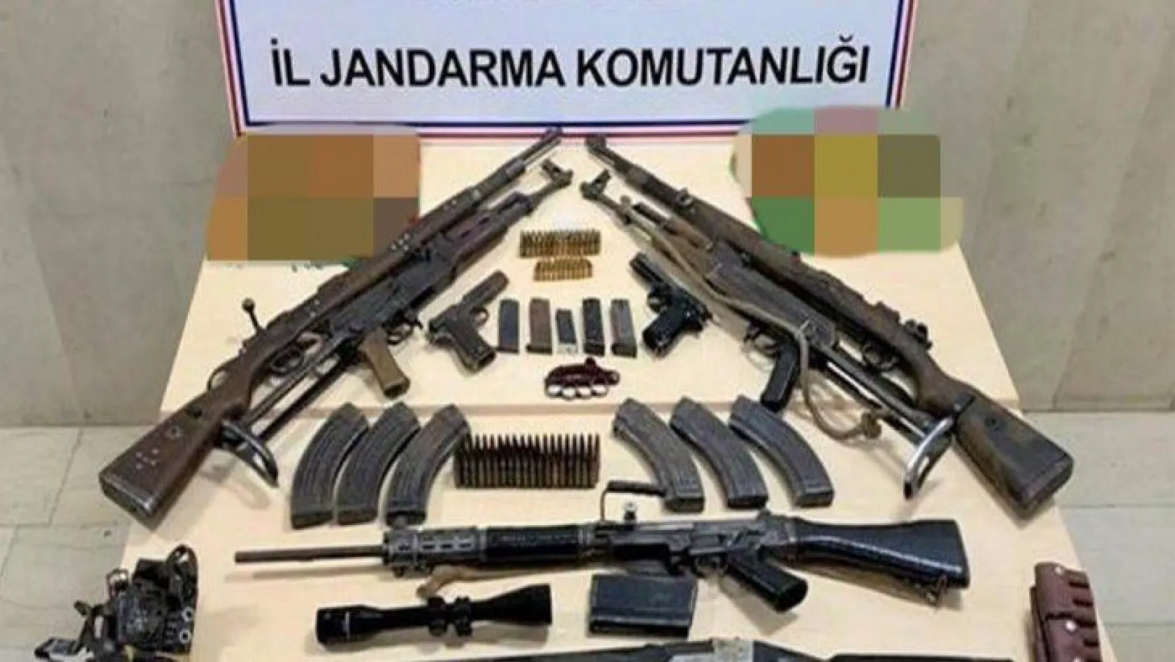 Bingöl'de eve operasyon: çeşitli silahlar ele geçirildi