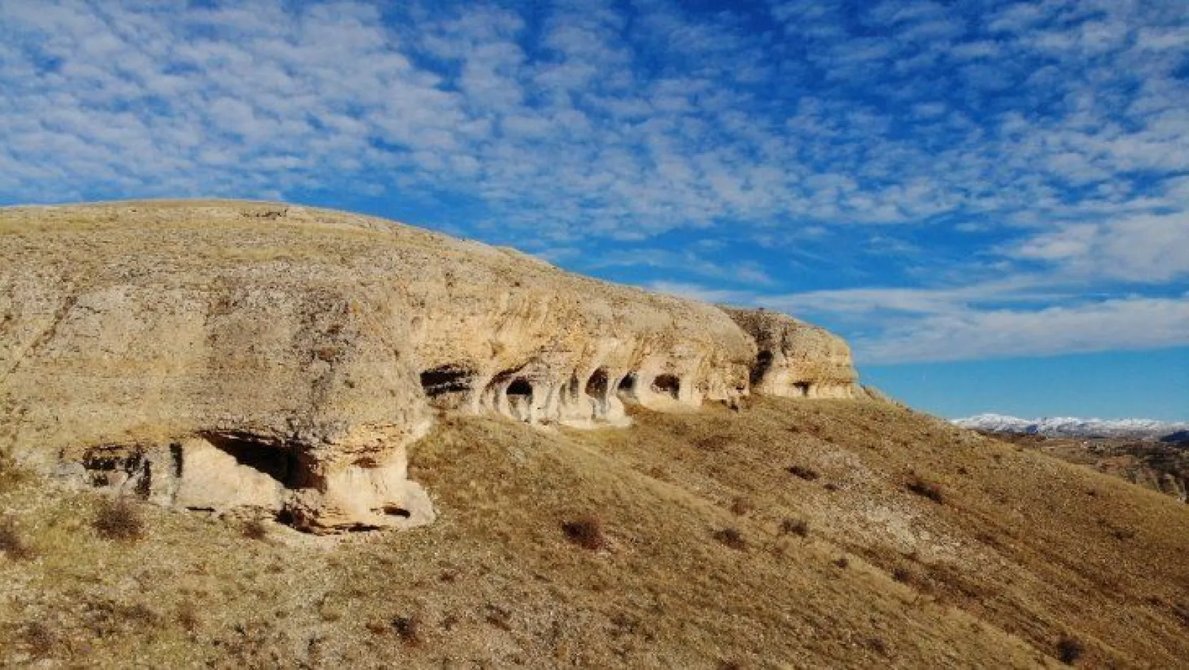 Binlerce yıllık sarnıç ve mağaralar dikkat çekiyor