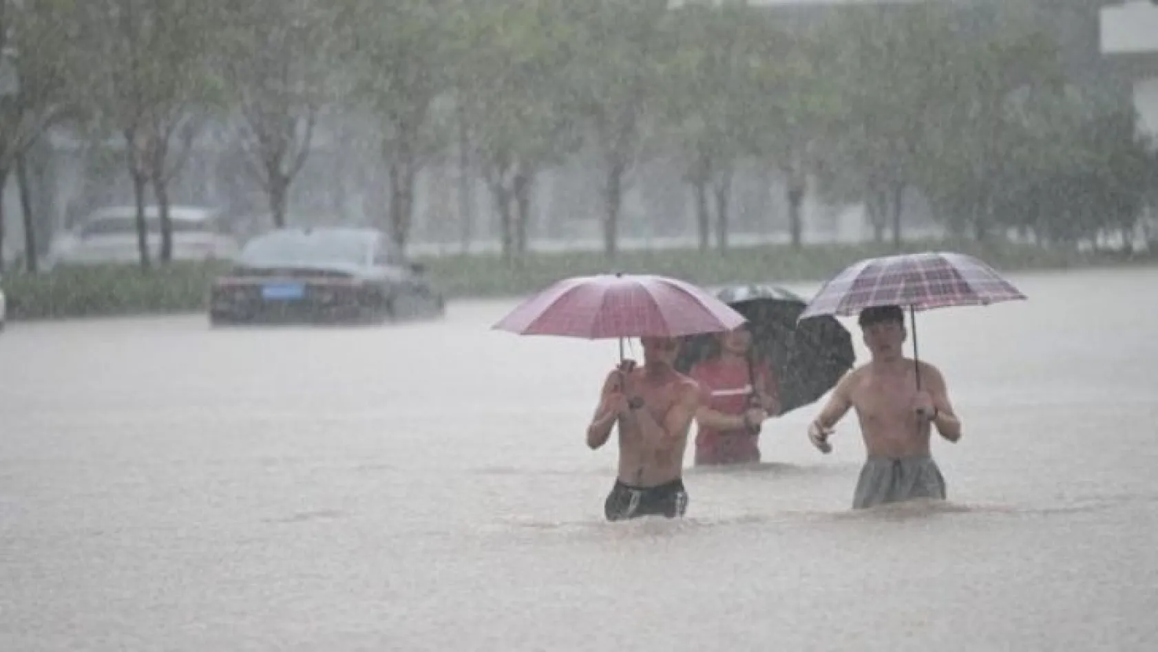 Çin'de şiddetli yağışlar can aldı