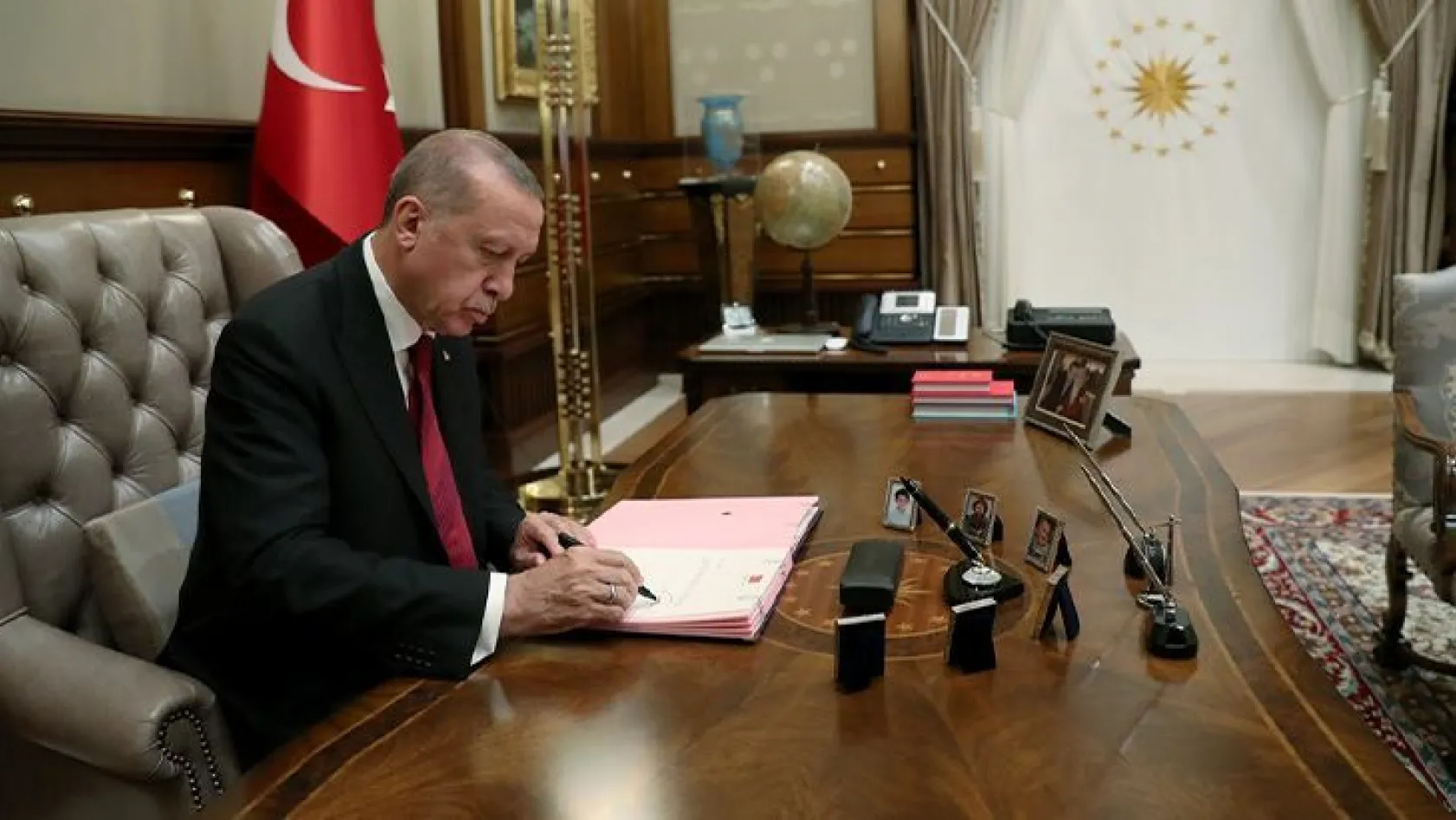 Cumhurbaşkanı Erdoğan imzaladı! Yeniden kuruldu...