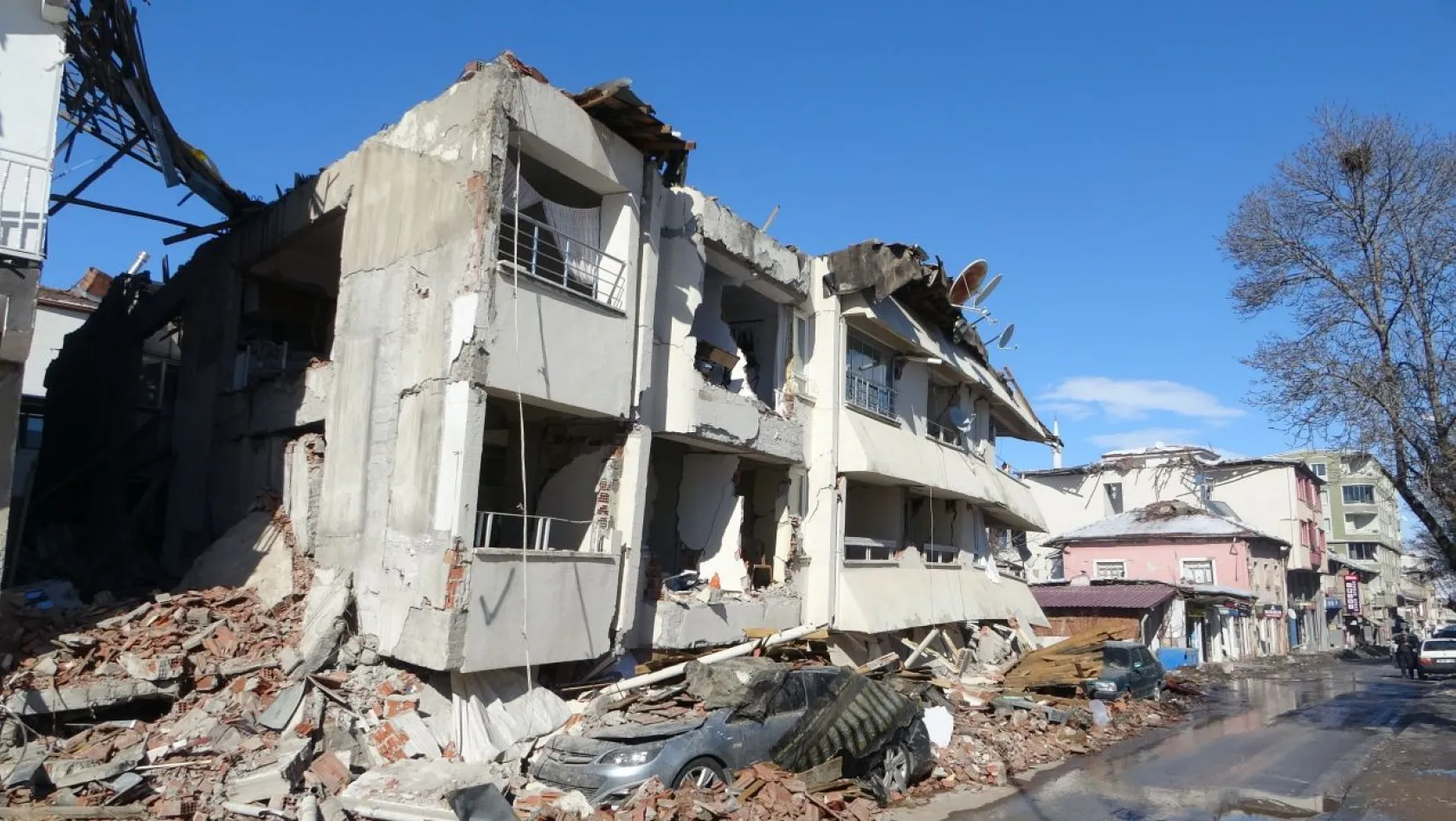 Deprem Doğanşehir'de 140 kişinin ölümüne neden oldu