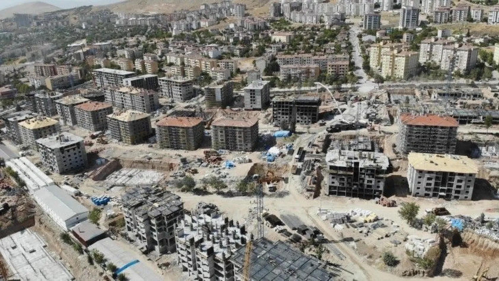 Depremde ağır hasar alan mahalle, 2 bin 251 konutla yenileniyor