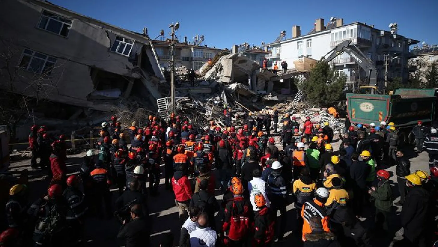 Depremin verdiği hasar devletin şefkat eliyle telafi edildi