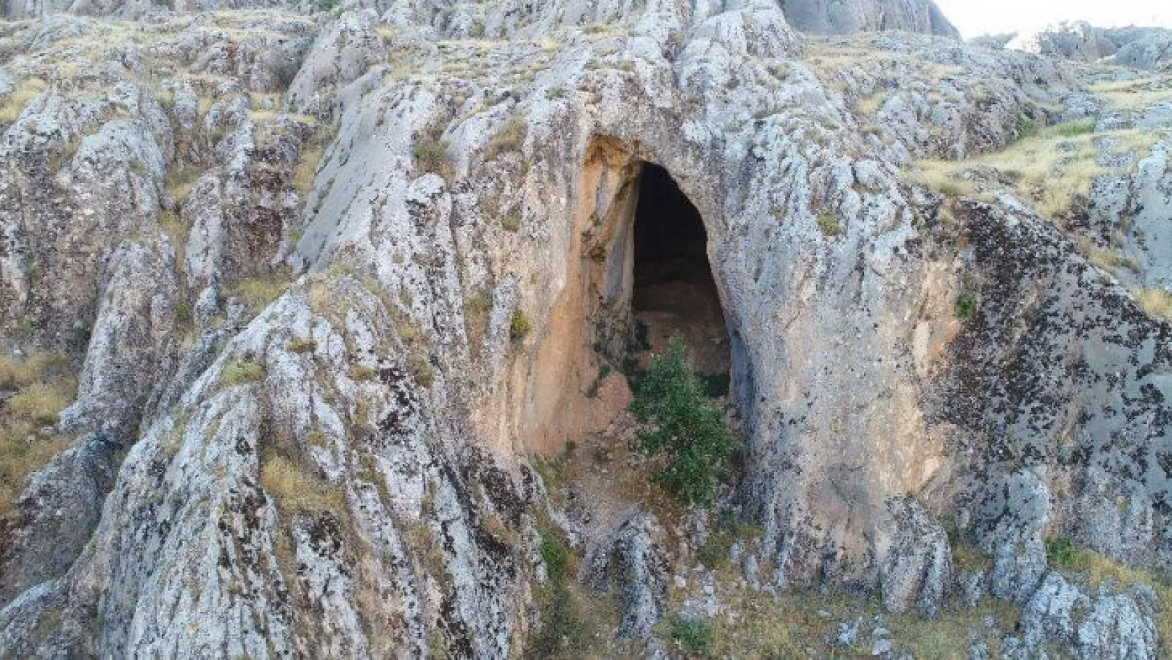Deve Mağarası ve Ölbe Vadisi güzelliği ile dikkat çekiyor