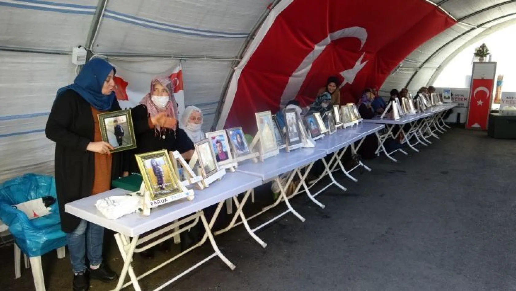 Diyarbakır annelerinden 'teslim olun' çağrısı