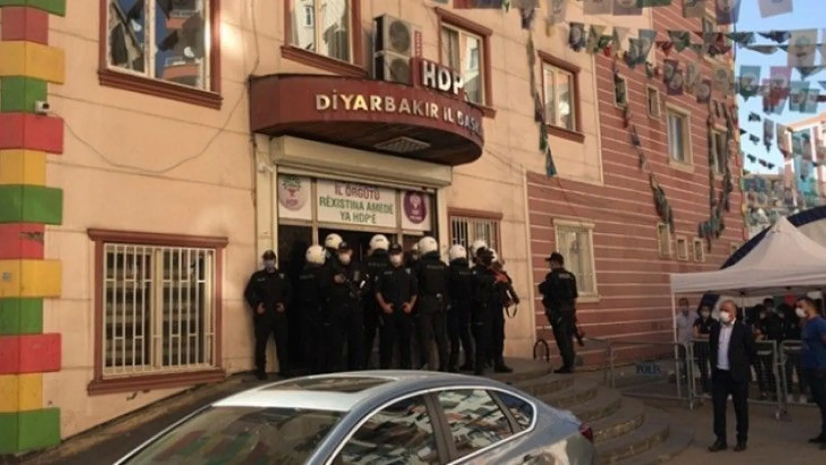 Diyarbakır'da HDP binalarında arama: 2 gözaltı