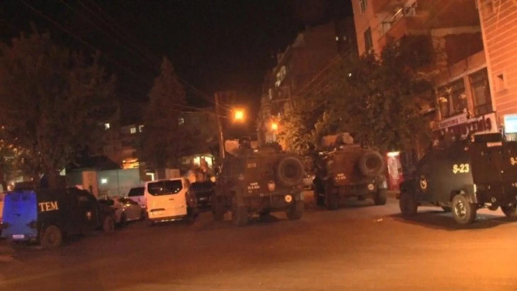 Diyarbakır'da restorana ateş açan şahıslar polisle çatıştı