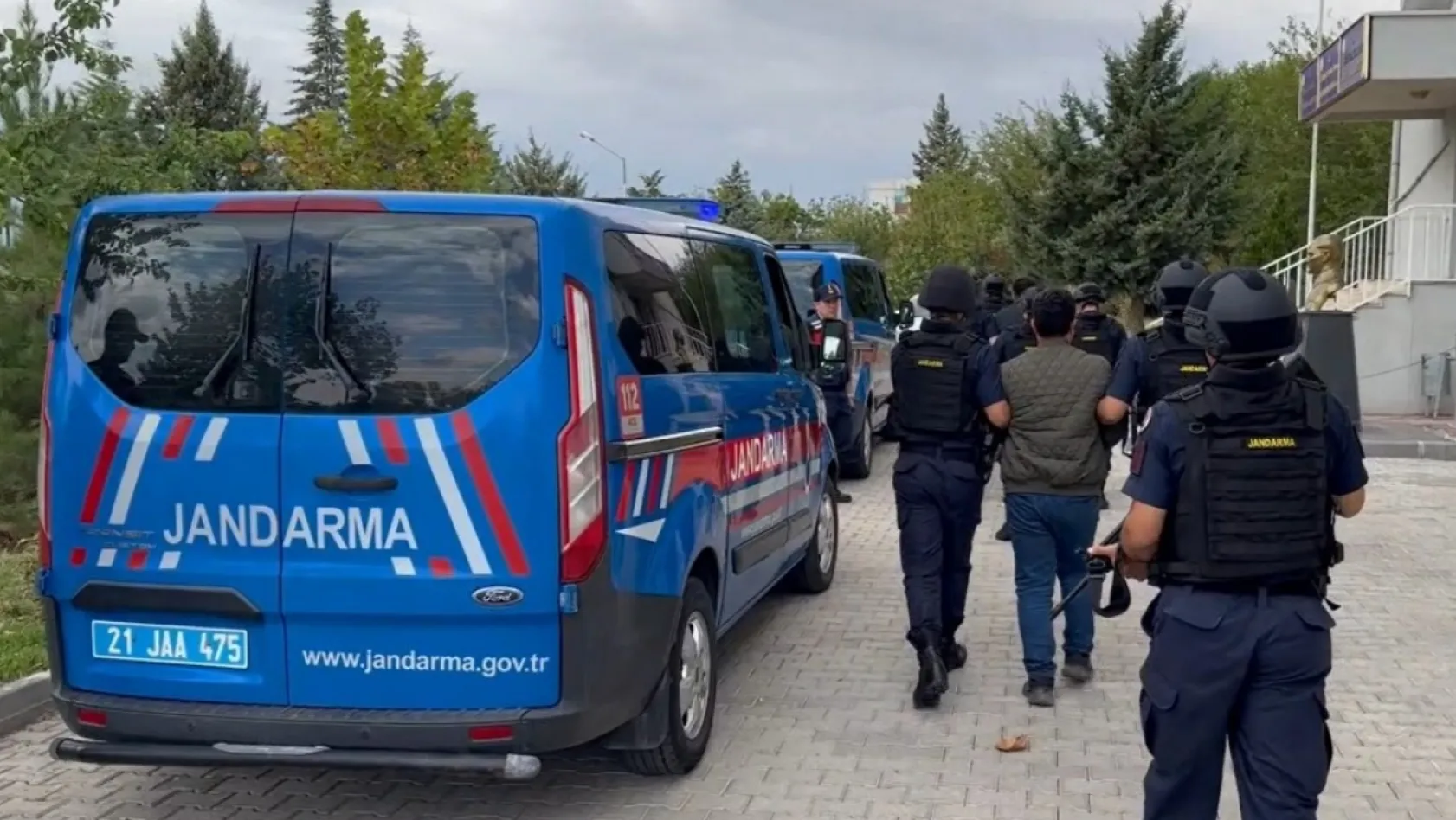 Diyarbakır'daki Mercek Operasyonu'nda 132 tutuklama
