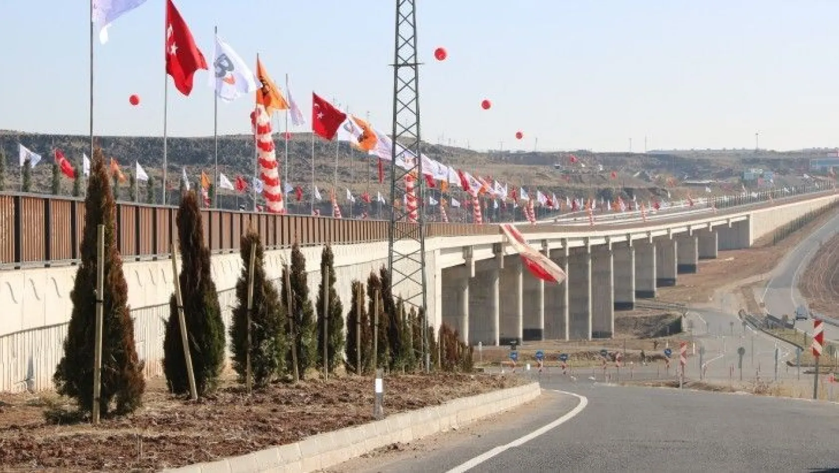 Diyarbakır-Ergani - Elazığ yolu üzerindeki Devegeçidi Köprüsü açıldı
