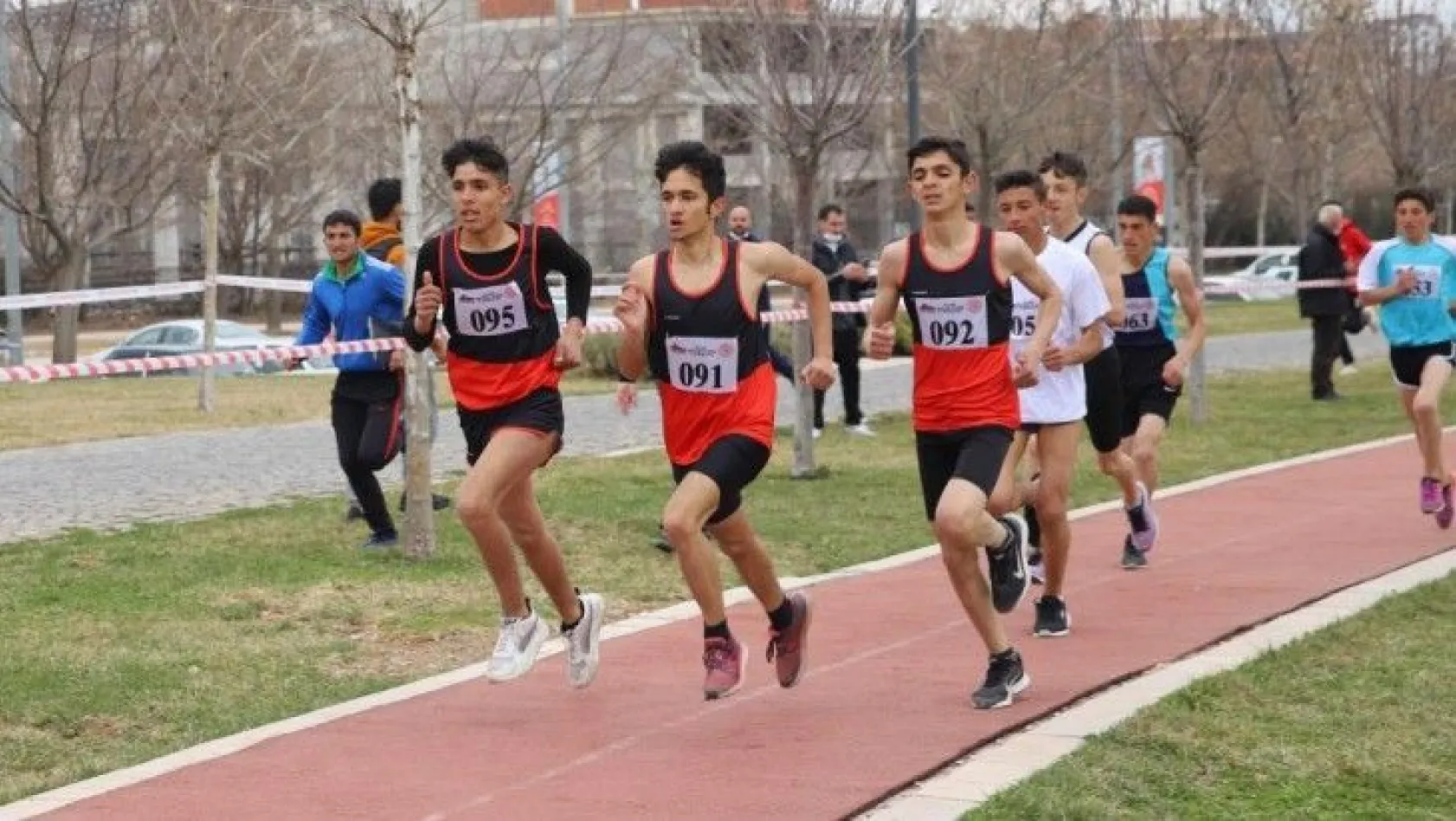 Doğu ve Güneydoğu'dan 265 atlet Elazığ'da yarıştı