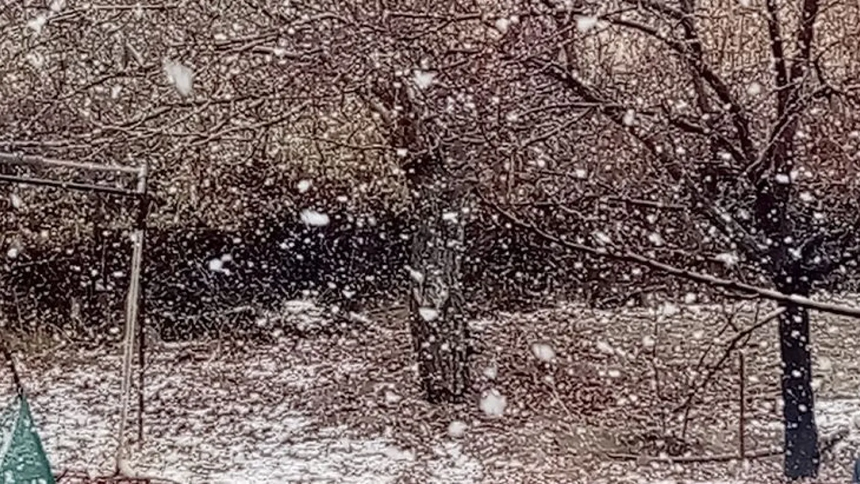 Elazığ'a mevsimin ilk karı yağdı