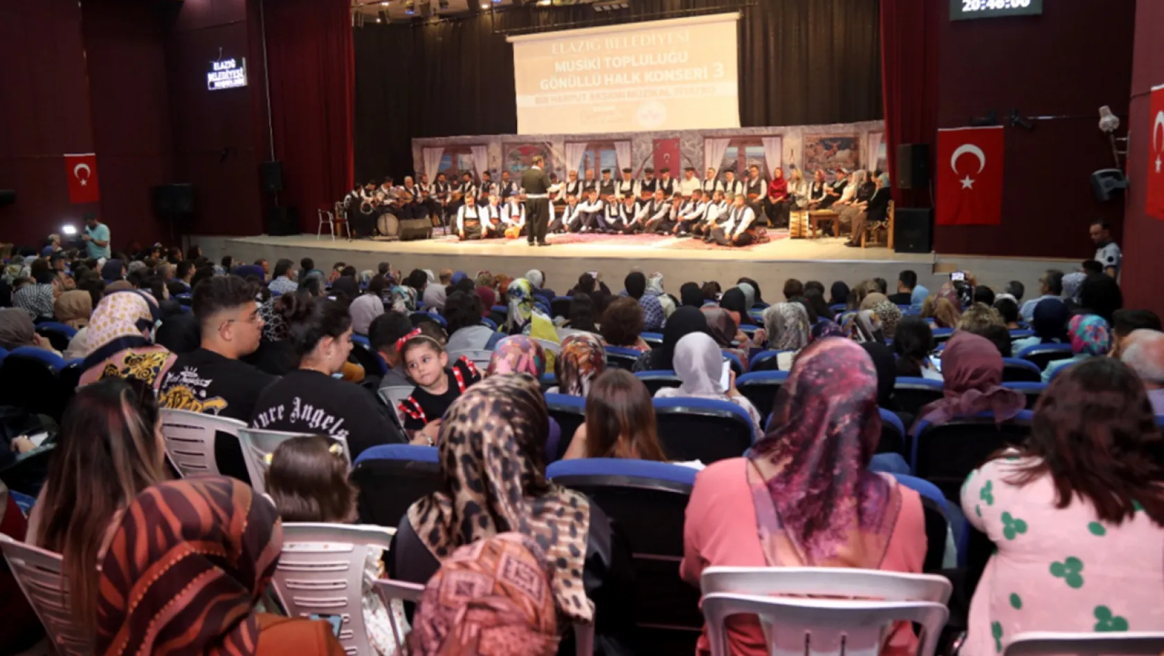 Elazığ Belediyesi 'Gönüllü Halk Korosu' Elazığlılarla buluştu