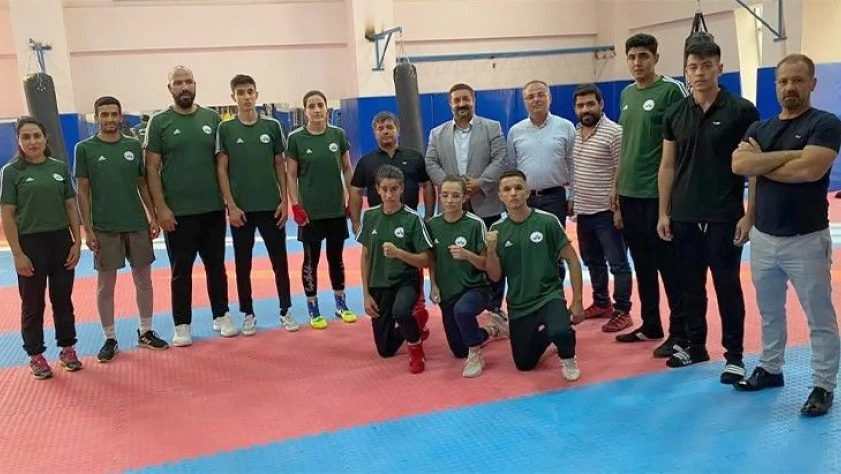Elazığ Belediyespor boks takımı şampiyonaya hazır