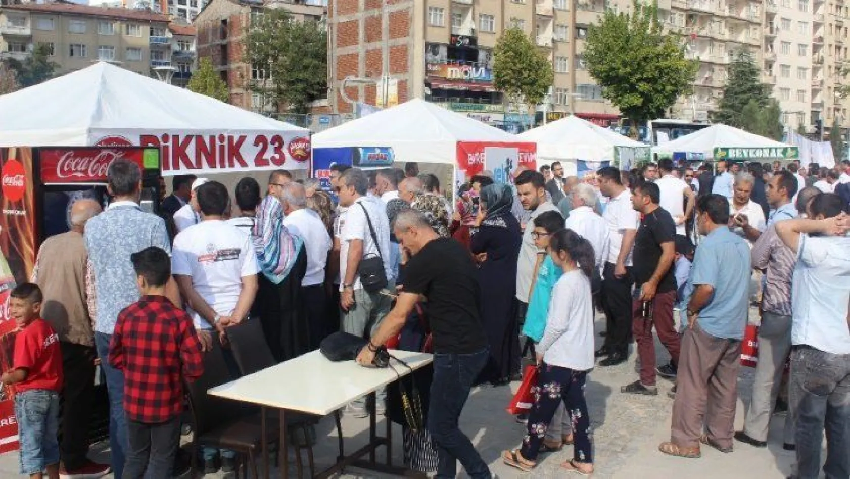 Elazığ'da, '2. Geleneksel Salçalı Köfte' festivali başladı