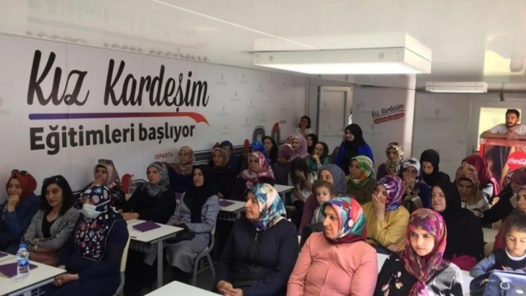 Elazığ'da 'Kız Kardeşim Eğitim TIR'ı kadınlarla buluştu