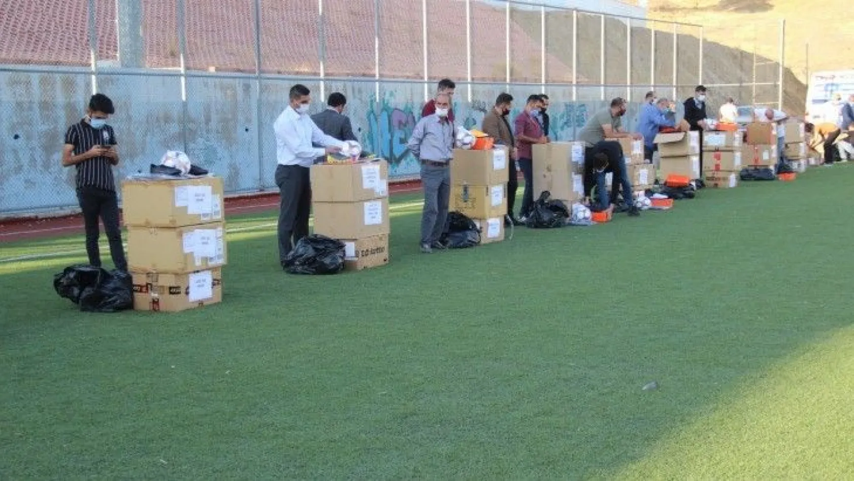 Elazığ'da 104 spor kulübüne malzeme yardımı yapıldı