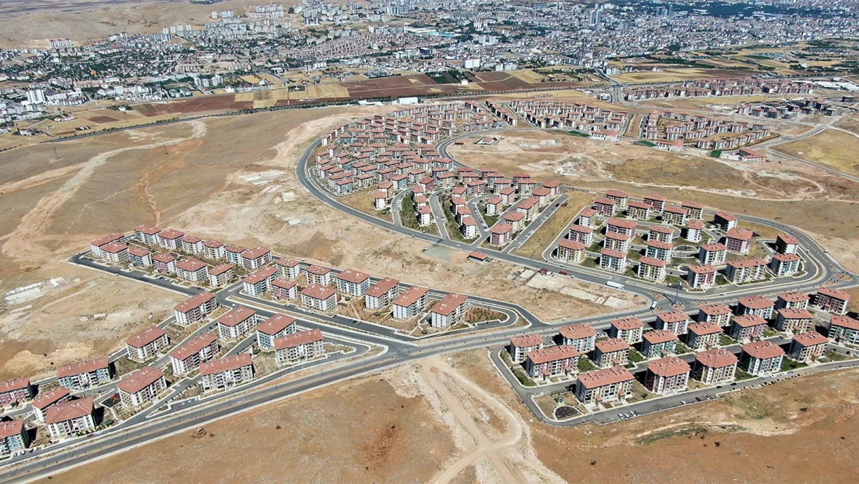 Elazığ'da 40 bin nüfuslu mahalle ilçeleri geride bıraktı