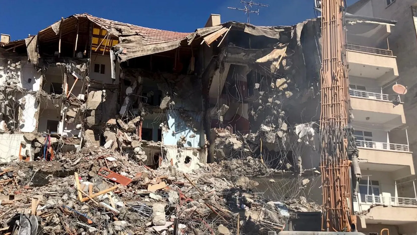 Elazığ'da ağır hasarlı bina sayısı hızla yükseliyor