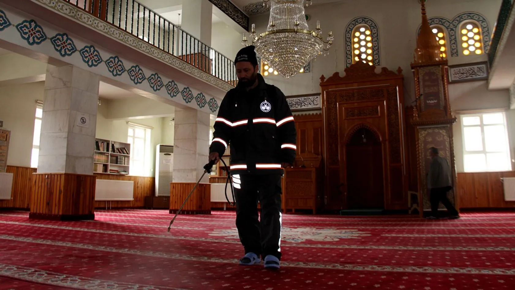 Elazığ'da camiler 'Gül' kokuyor