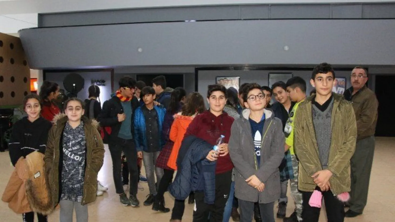 Elazığ'da 50 çocuk sinema keyfi yaşadı