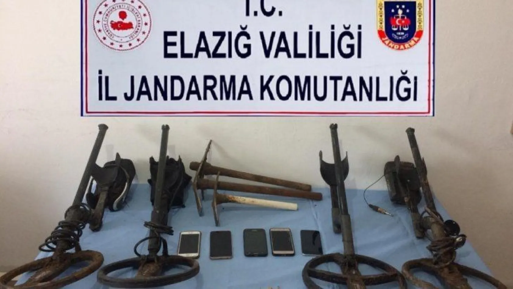 Elazığ'da define arayan 5 şüpheli yakalandı