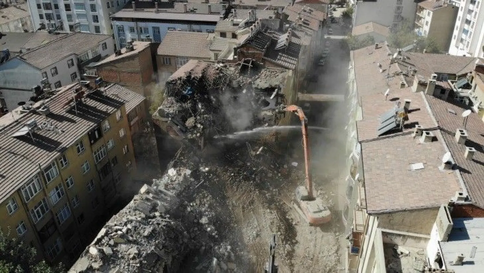 Elazığ'da deprem sonrası kaç bin konut yıkıldı?