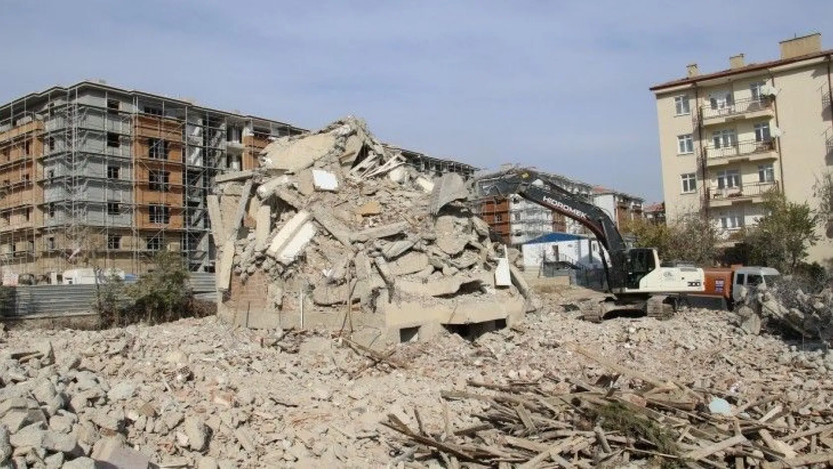 Elazığ'da depremin yaraları sarılıyor