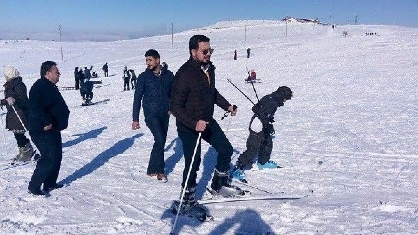 Elazığ'da Kar, Kayakçıları Mutlu Etti