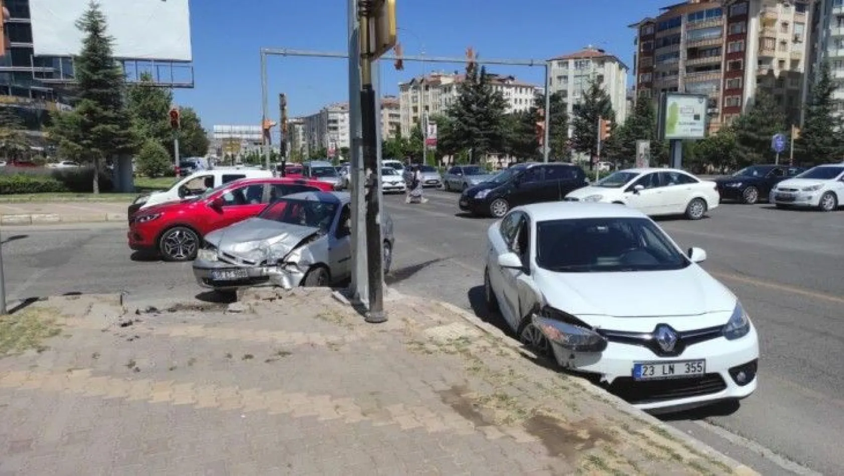 Elazığ'da kazalar bitmiyor...