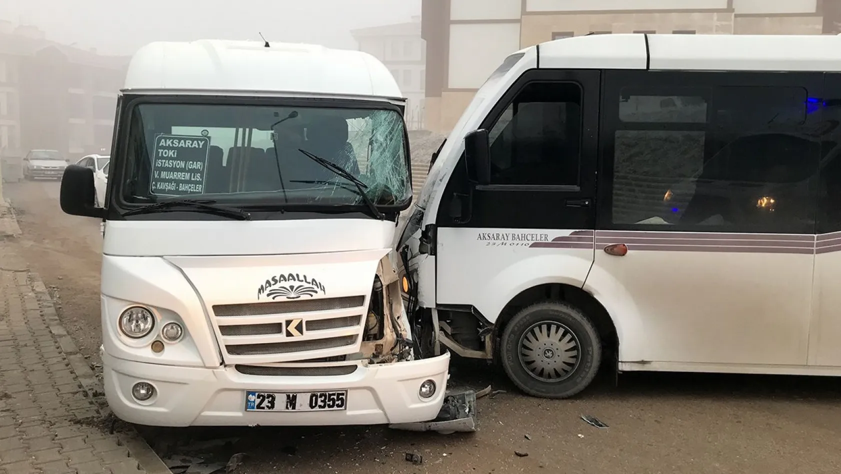 Elazığ'da minibüsler çarpıştı!