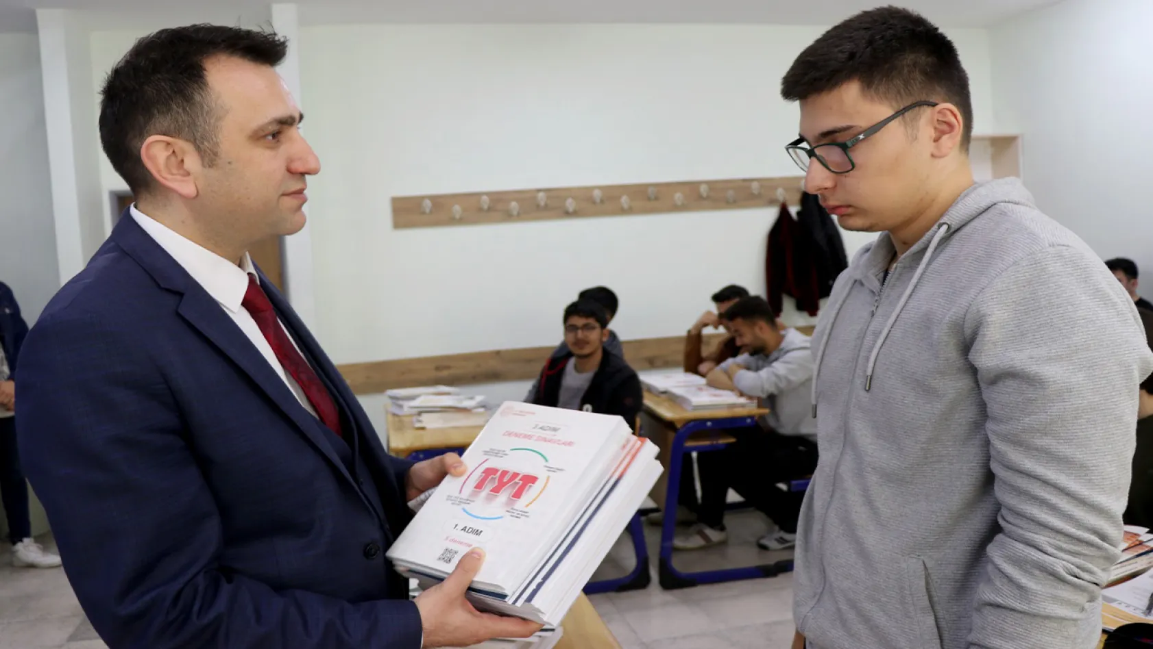 Elazığ'da öğrencilere kitap desteği