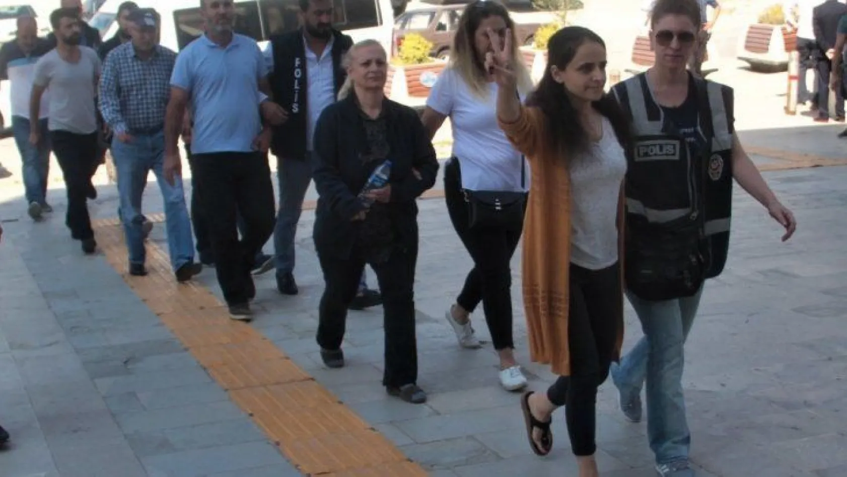 HDP'nin İl Eş  Başkanı tutuklandı