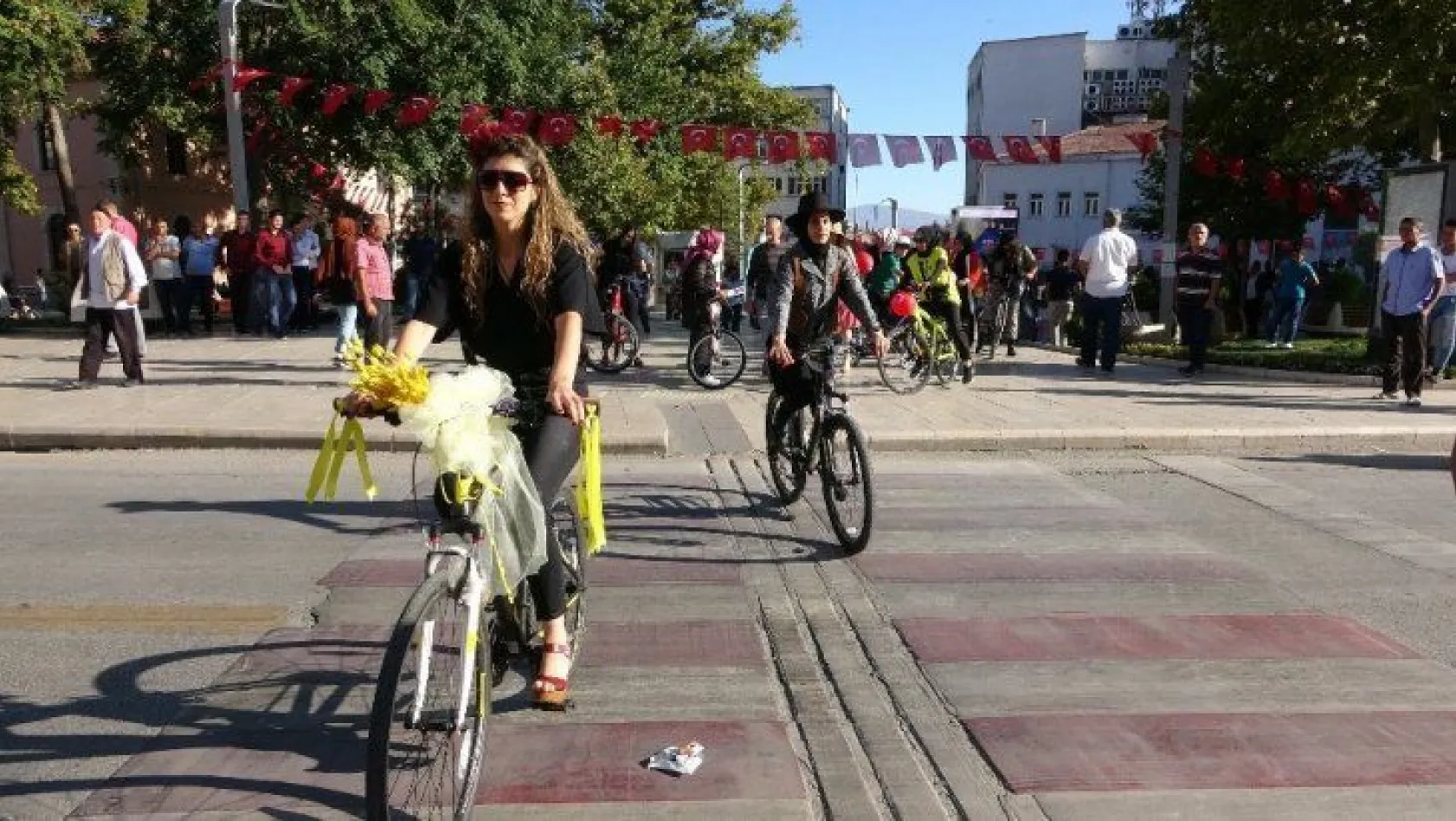 Elazığ'da süslü kadınlar bisiklet turu