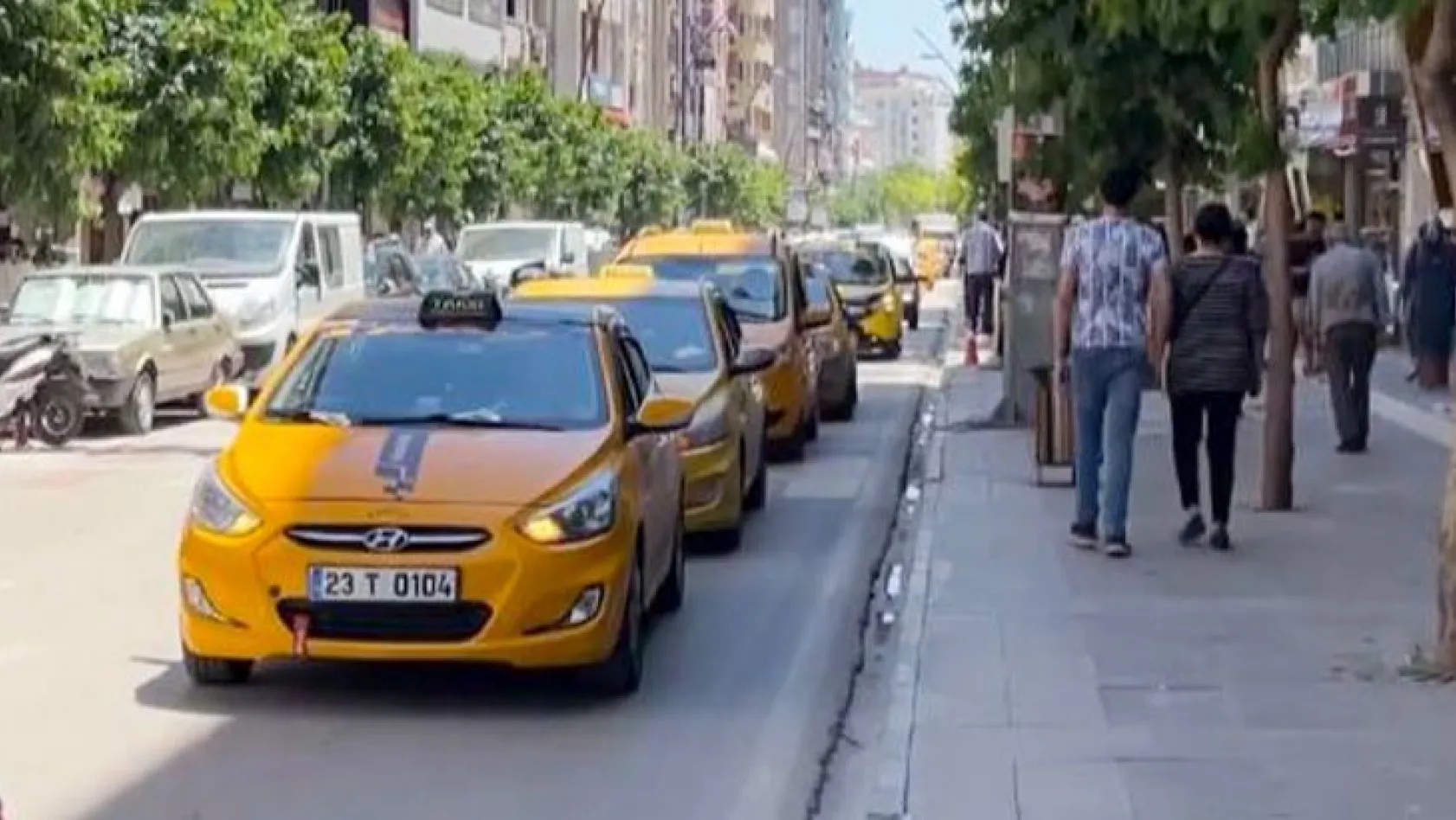 Elazığ'da taksicilerden akaryakıt protestosu