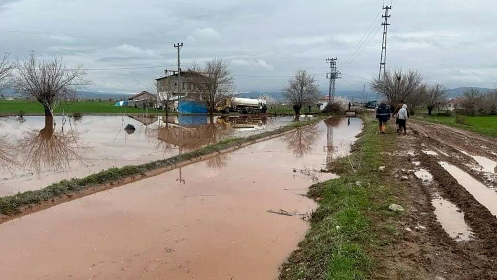 Elazığ'da tarım arazileri sular altında kaldı!