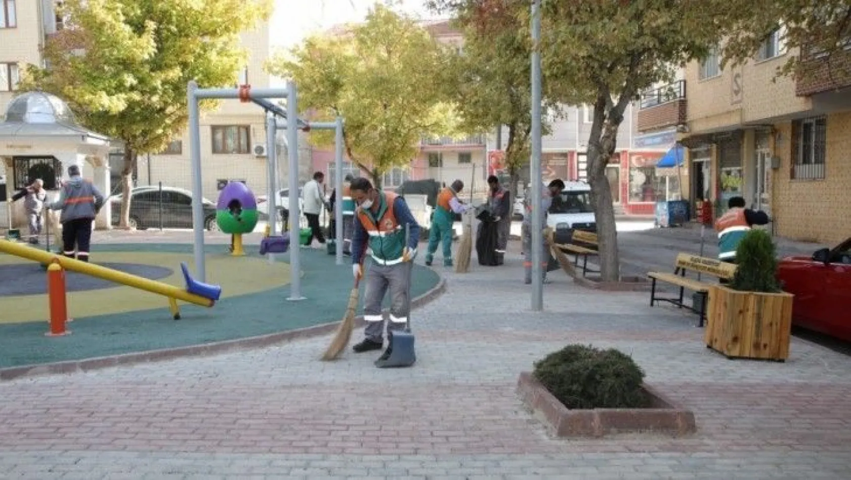 Elazığ Belediyesi temizlik çalışmalarını sürüyor