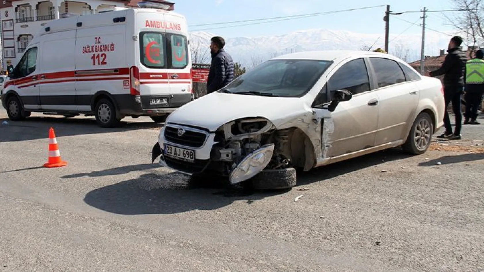 Elazığ'da trafik kazası! Yaralılar var