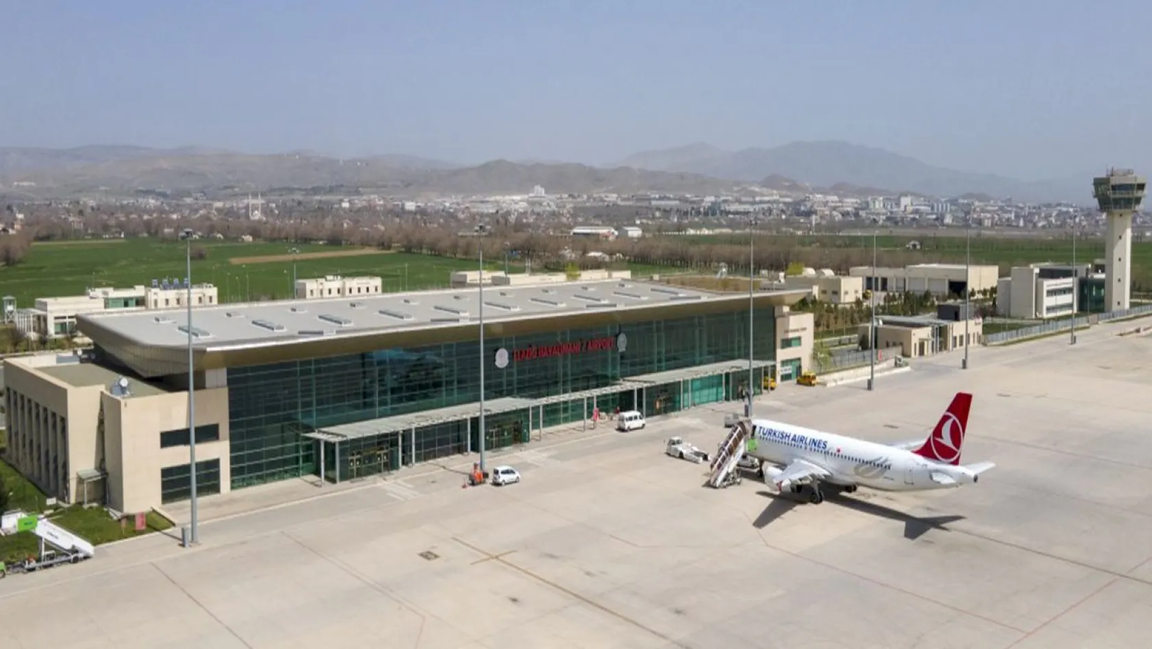 Elazığ Havalimanı ikinci pisti hizmete açıldı