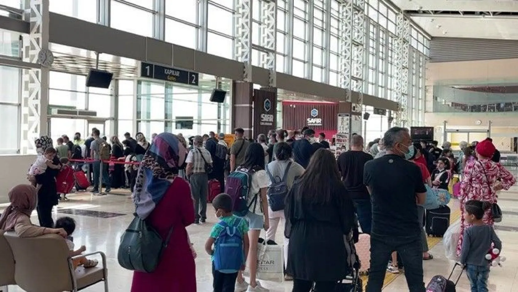 Elazığ Havalimanın kapanışı ertelendi